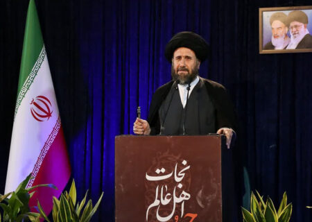 امام جمعه موقت قزوین: چرا کنار مسجدالنبی باید به مرکز کشف حجاب تبدیل شود؟