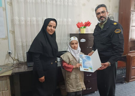 تجلیل از یمنا طاهرخانی خبرنگار دانش آموزی پلیس در قزوین