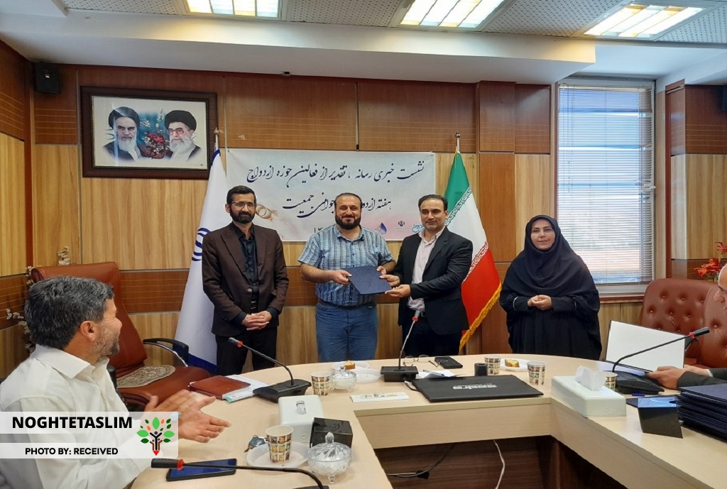 مراسم تقدیر از فعالین ازدواج که به مناسبت هفته ازدواج و جمعیت مظفر علیشائی مدیر کل ورزش و جوانان قزوین