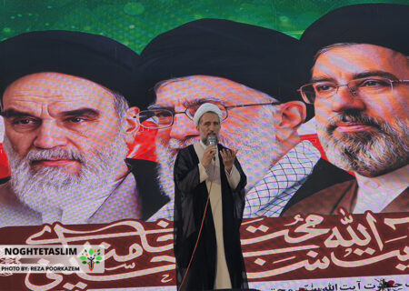 امام جمعه قزوین: بزرگ‌ترین هدیه امام به ملت، حاکمیت ولایت امیرالمومنین بود