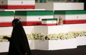 پیکر رهبر فقید ایران، برای مراسم تشییع در تهران به نمایش گذاشته شد