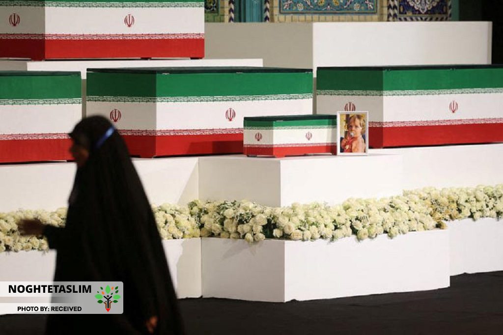 پیکر رهبر فقید ایران، برای مراسم تشییع در تهران به نمایش گذاشته شد