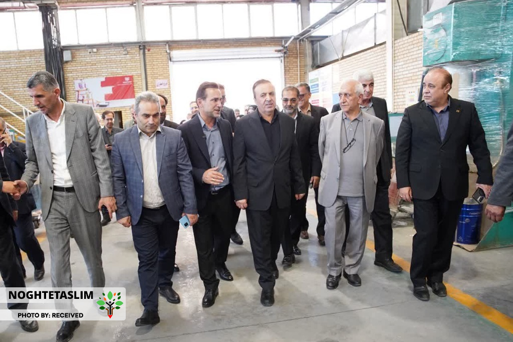 بازدید استاندار و هیات همراه از شرکت نگین زره پارسیان بازدید استاندار و هیات همراه از شرکت نگین زره پارسیان