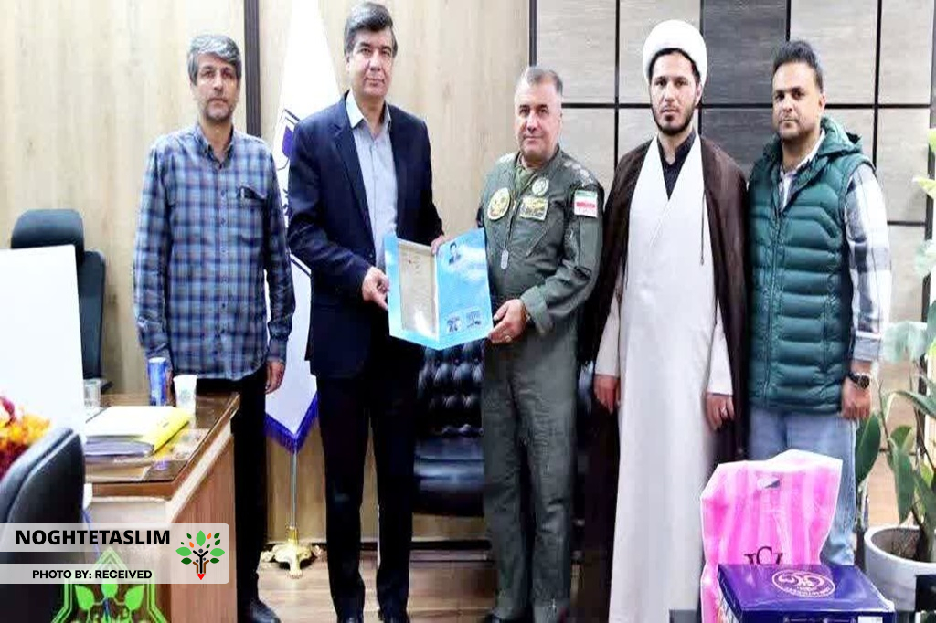 تجلیل فرمانده پایگاه هفتم هوانیروز از شهردار آبیک