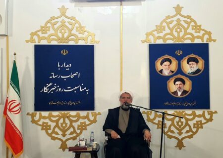 امام جمعه قزوین: دشمن به دنبال ترویج بی‌حیایی بین مردم است