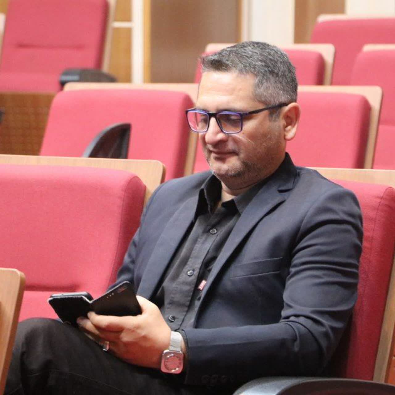 آقای استاندار؛ هوش مصنوعی پیشکش، از هوش طبیعی کارکنان استفاده کنید