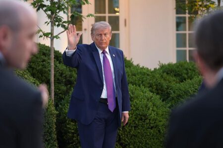 ترامپ در مرز استعفا؟ پنج دلیل جنجالی که رالف نیدر مطرح کرد
